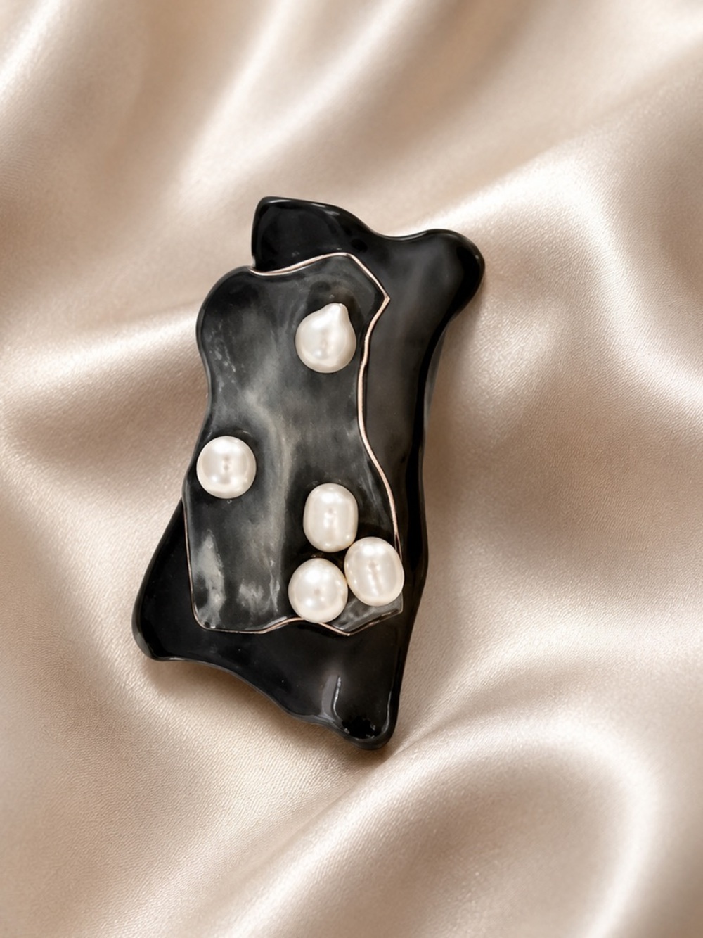 Contemporary Pearl Artistic Fashion Jewelry Brooch